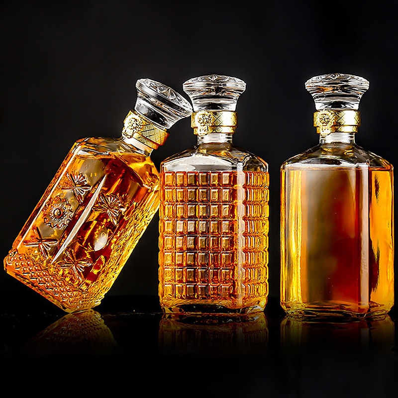 800-1000ml High-grade Range of Decanters. Whisky and Wine Dispensers. Crystal Glass Bottle Wine With Screw Cap Aerator, Mirror Jug and Gift Bar Decoration