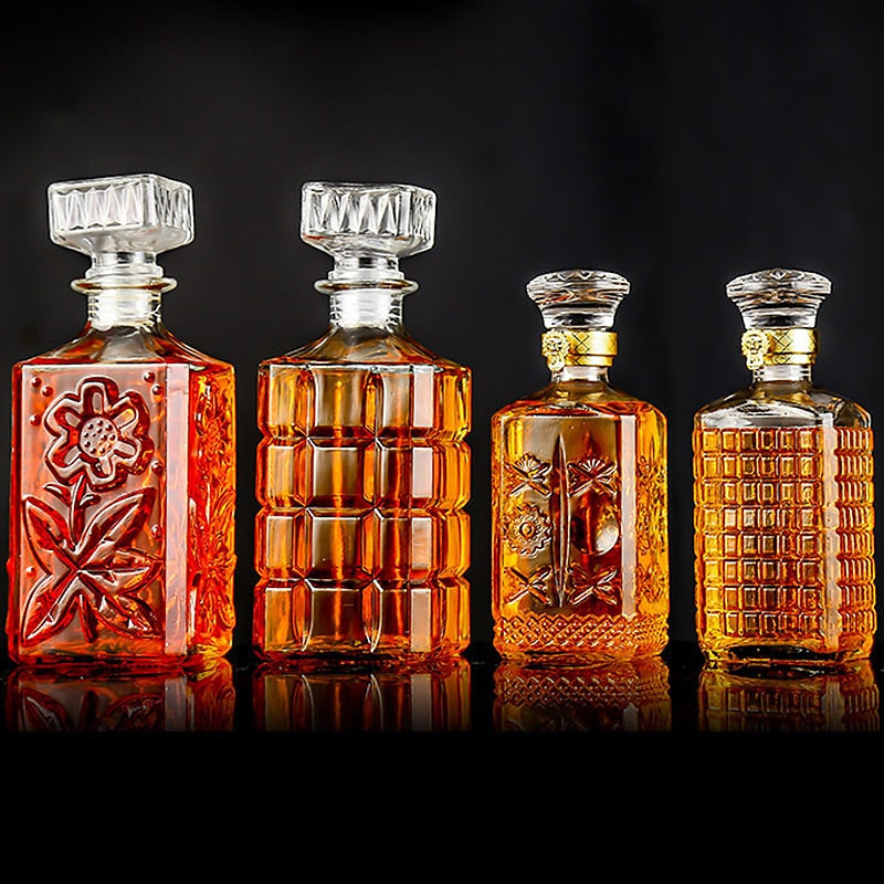 800-1000ml High-grade Range of Decanters. Whisky and Wine Dispensers. Crystal Glass Bottle Wine With Screw Cap Aerator, Mirror Jug and Gift Bar Decoration